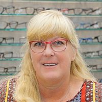 Augenoptikerin Regina Bartosch
